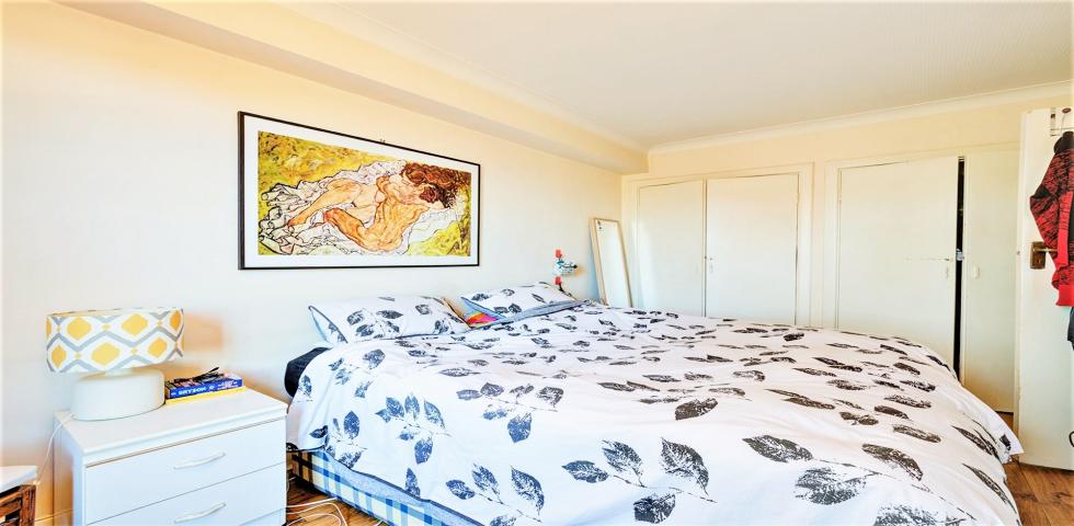 			HEATING and HOT WATER INCLUDED, 1 Bedroom, 1 bath, 1 reception Flat			 Eton College Road, Belsize Park